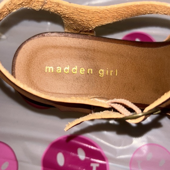 Leather & Wood Look Platforms - Picture 3 of 8